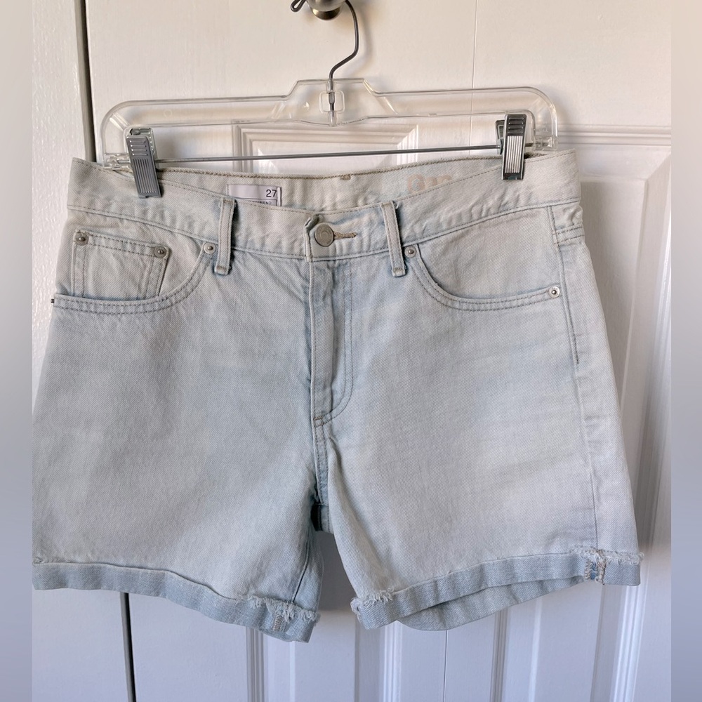 Gap 1969 light denim jean shorts size 27